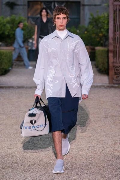 Look 18